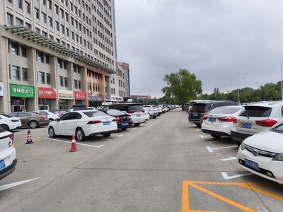 精細施劃“文明線” 規范停車“新秩序”——九原區執法局優化天福廣場停車場服務側記